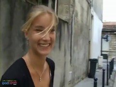 Dupa interviu o convinge sa-i faca o muie