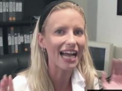 O penetreaza pana are orgasm apoi o fute in cur