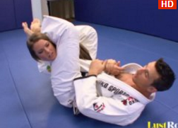 Dupa lectia de karate primeste limbi in cur si in pasarica