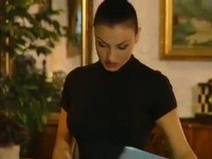 E dornica de pula si calareste orice barbat fara voia lui