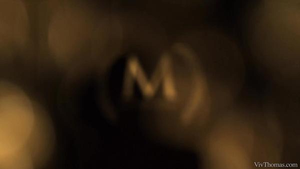 Prietene bune isi dau limbi in pasarica