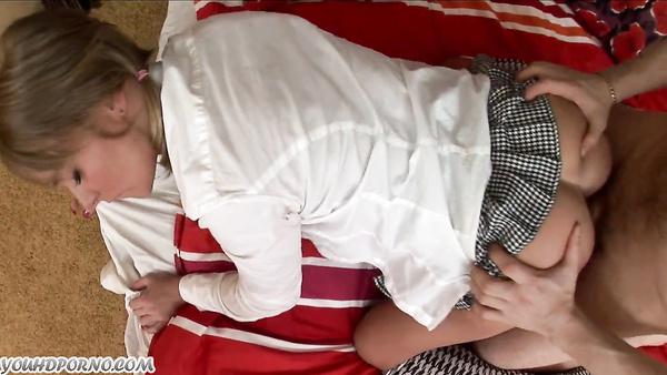 Tanara scolarita pedepsita dupa cursuri de iubitul dotat