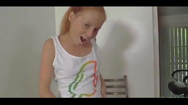 Alexia isi doreste pula dar tot degetica o face fericita