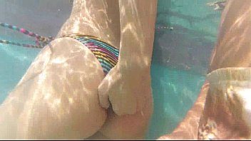 Film porno inedit cu sex facut pe fundul piscinei