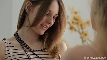 Sex in trei cu doua fete frumoase luate in pula de un tanar viril