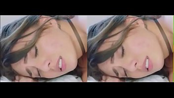 Tanara superba filmata cu telefonu cand are parte de dubla penetrare brutala