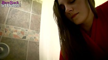 Mama lui are un libido crescut si face sex cu el zilnic