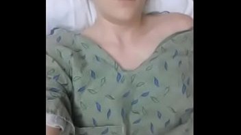 Pacienta internata filmata cu telefonul cand isi provoaca orgasm in salonul de reanimare