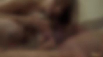 Mos dotat are parte de sex in trei alaturi de blonda si bruneta frumoase