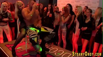 Petrecere dedicata femeilor dornice de sex