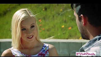 Blonda penetrata prin toata casa de noul iubit