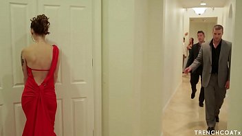 Sex in trei cu doi barbati futaciosi