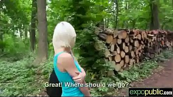 Iesiti la plimbare fac sex de relaxare in padure