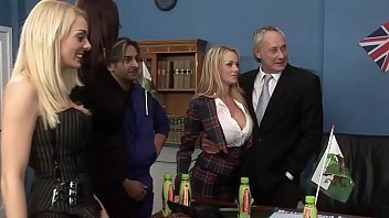 Sex in grup la casa alba cu politicieni excitati