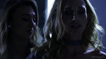 Fetita lesbiana da limbi in pizda mamei