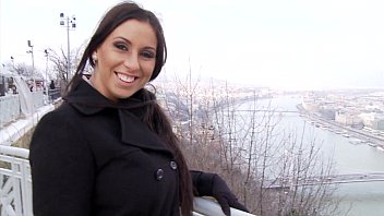 Tarfulita unguroaica se fute la hotel dupa ce ne arata orasul