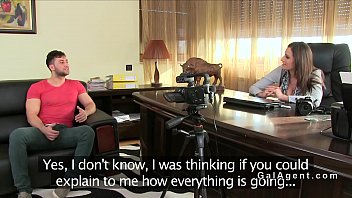 Vrea sa devina actor porno dar agenta nu e multumita de penisul micut