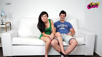 Cuplu amatori filmati cand se chinuie sa faca sex