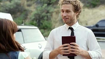 Excitata grav de sot prin telefon se fute cu vecinul dotat