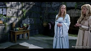 Masaj de relaxare alaturi de menajera si orgasm oferit cu degetele