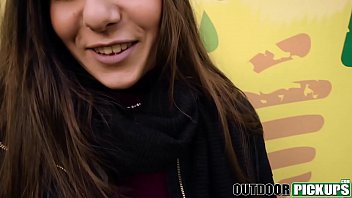 Sex in parc cu Anya Krey pentru bani