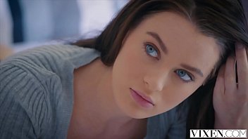 Sex cu Lana Rhoades care e vazuta goala in piscina de seful musculos