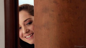 Mama si fiica ei sunt doua lesbiene bune cu forme apetisante