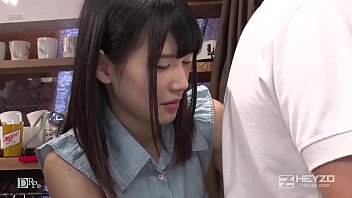 Cuplu tanar asiatic in calduri fac sex in magazinul de haine