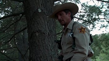 Sex vintage pe camp alaturi de doua fete seducatoare si barbat viril