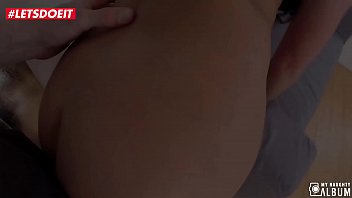 Fotograf seduce milfa model la sedinta porno care iubeste pula si sperma