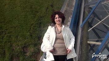 Andra la produs in Spania face bani din sex cu straini dotati