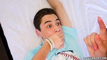 Prins frecand pula si futut de bomba Cherie Deville