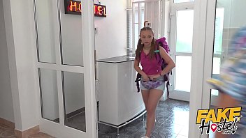 Face sex la hotel cu doua tarfe tinere