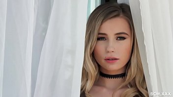 Blonda naturala Carolina sex cu negru culturist