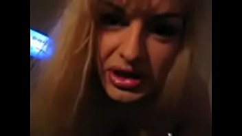 Romanca care spune ca vrea sa suga pula