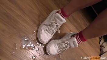 Compilatie cu gagici care sug pula si sunt stropite cu sloboz