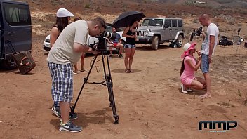 Diva Mea Melone filmata in desert cand se fute neprotejat