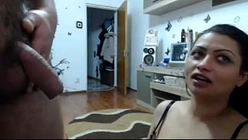 Tiganca din romania o suge adanc si face videochat