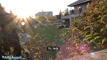 Fermiera tatuata sex pe bani cu un vecin