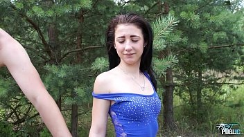 Pozata goala in padure si fututa in gura