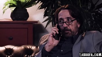 Platita pentru sex neprotejat cu doi barbati