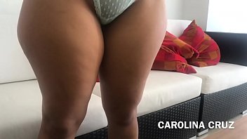Carolina se fute cu penis si are orgasm