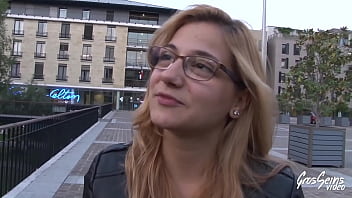Rose o tarfa platita din Cluj sa faca sex cu doi barbati