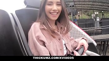 Vloggerita celebra filmata cand face sex