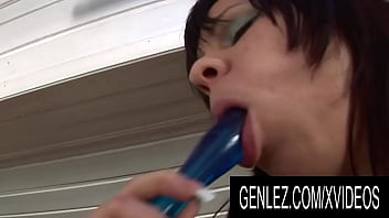 Gina si amica bruneta filmate cand se masturbeaza cu degetele