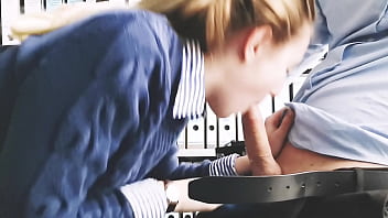 Suge pula la birou si e fututa anal in doggy