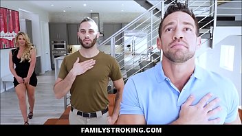 Milfa porno incest cu tata si fiu