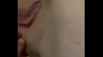 Vorbeste in romana cand isi filmeaza pizda