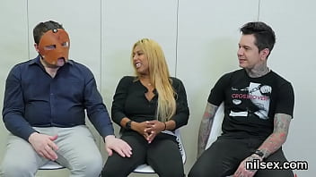 Terapie cu negresa fututa si stropita cu sloboz pe bot