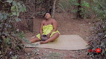 Negresa graviduta in jungla face sex cu doi barbati